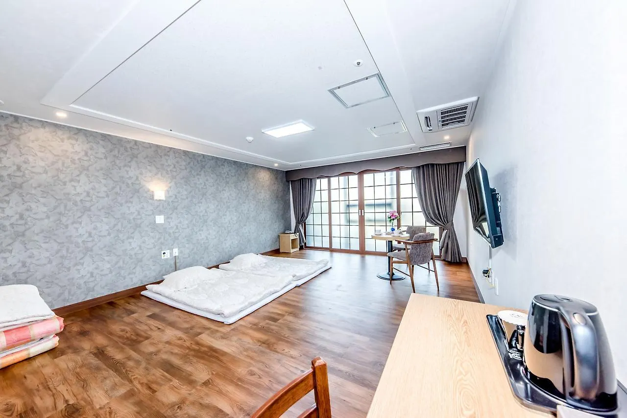 Leslie Hotel جيجو