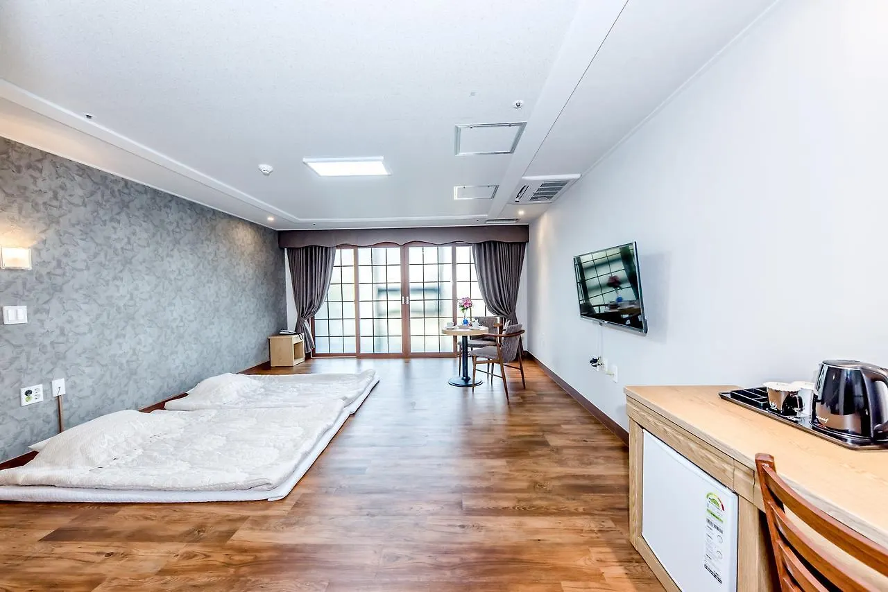 Leslie Hotel جيجو 3*,