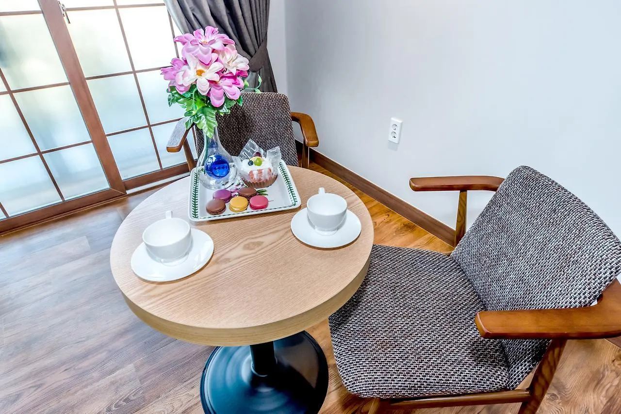 Leslie Hotel جيجو