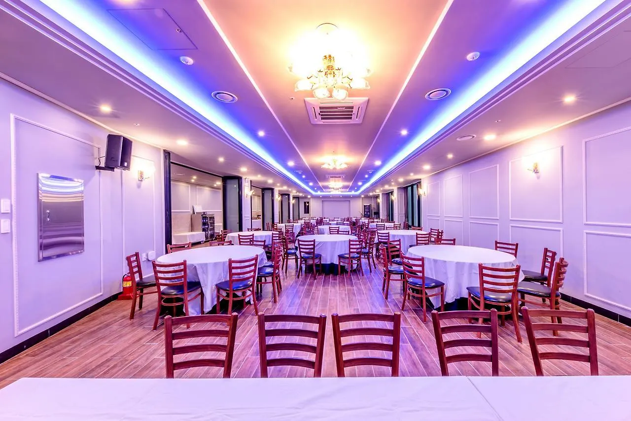 Leslie Hotel جيجو