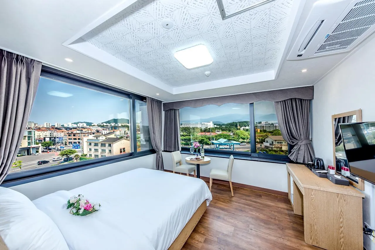 Leslie Hotel جيجو