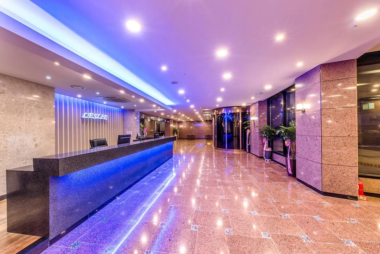 Leslie Hotel جيجو